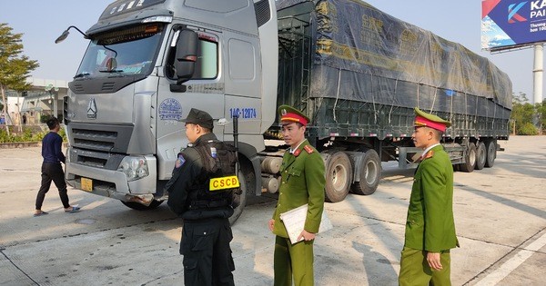 Cận cảnh vụ bắt giữ 14 xe container chở 300 tấn hàng lậu "rồng rắn" từ Trung Quốc về