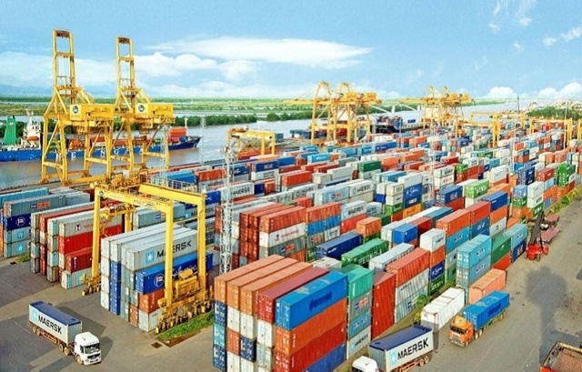 Chính phủ yêu cầu làm rõ việc tăng giá thuê container