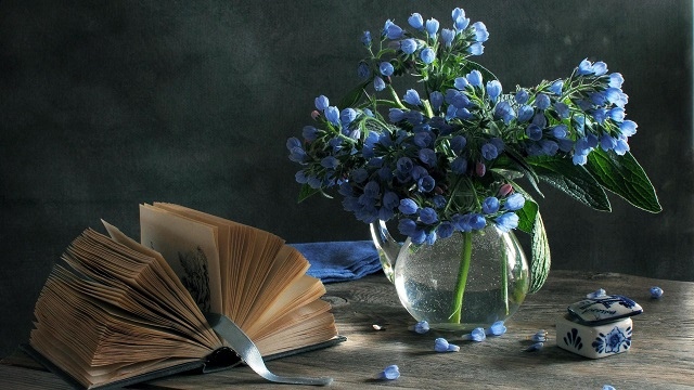 https://image.vietstock.vn/2021/01/18/book-and-flowers_2039420.jpg
