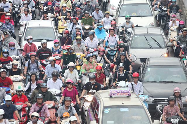 Chính phủ yêu cầu Hà Nội, TP HCM loại bỏ xe cũ nát