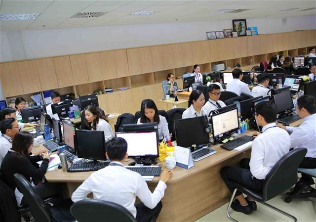 Investor confidence helps stock market rebound strongly