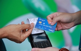 Vietnam banks launch domestic credit chip cards
