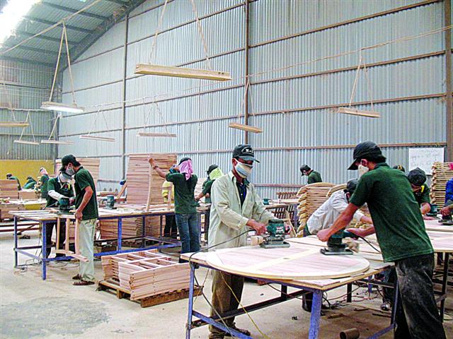 Vietnam’s timber industry growth in difficult period