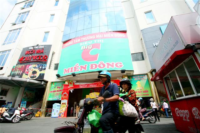 Big C renamed to GO! and Tops Market in Vietnam