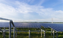 Malaysian firm to buy stake in five solar farms in Vietnam