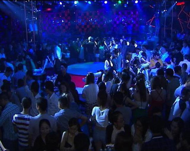 TP HCM cho phép vũ trường, quán bar, karaoke được hoạt động trở lại - Ảnh 1.