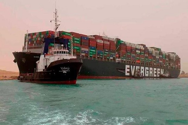 Vụ tắc nghẽn kênh Suez: Thuyền trưởng tàu Ever Given là người chịu trách nhiệm