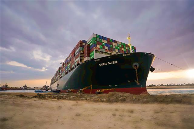 tàu container siêu lớn ảnh 1