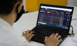 VN-Index slips as trading volume scores new record