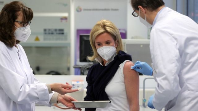 IMF: Tiến độ tiêm vaccine chậm là rủi ro lớn nhất với kinh tế toàn cầu
