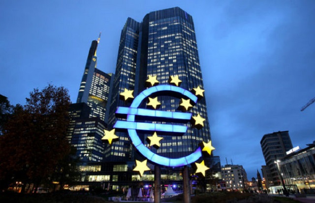 Gia tăng số ca mắc COVID-19, kinh tế châu Âu tiếp tục suy thoái