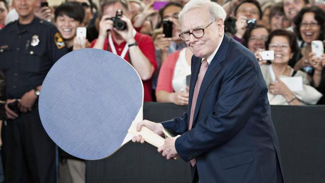 Giá cổ phiếu quá cao gây "sập" sàn, vì sao Warren Buffett không chịu chia tách?