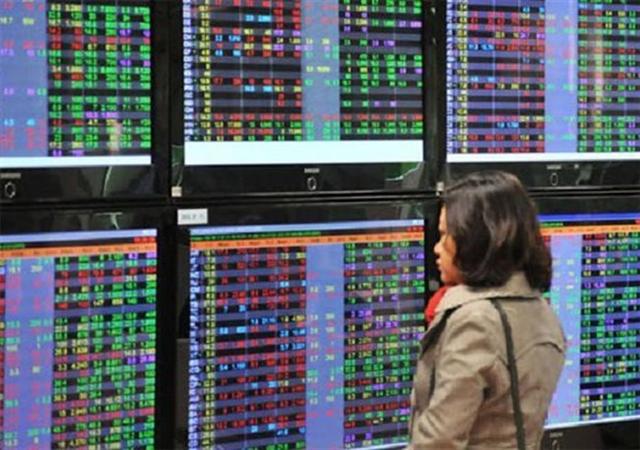 Over 100,000 new stock trading accounts opened in April