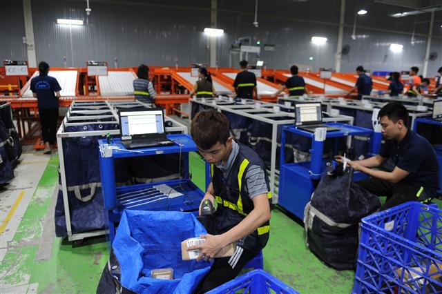 Young consumers drive Vietnam’s accelerated e-commerce growth