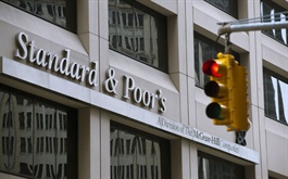 Global rating agencies raise Vietnam's outlook to “positive”