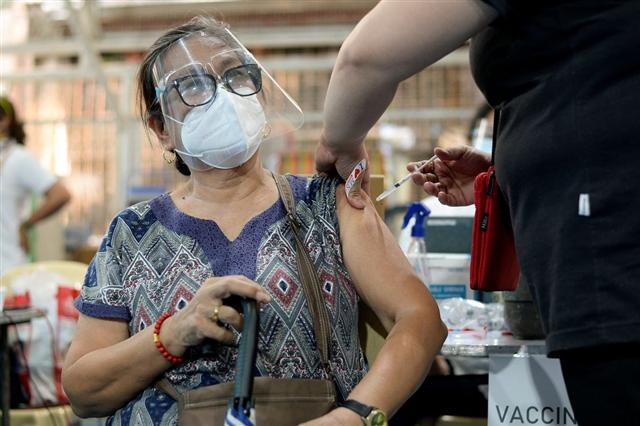 Philippines dự định ‘trộn’ vắc xin Trung Quốc với vắc xin khác để tiêm ngừa Covid-19 cho dân