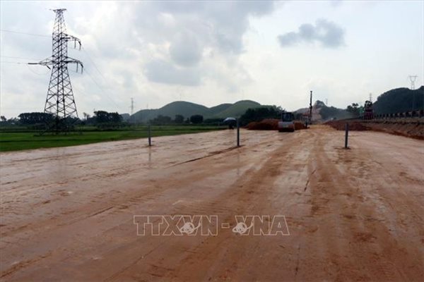 Dự án cao tốc Cam Lộ - La Sơn: nhiều nhà thầu có thể bị đưa vào 