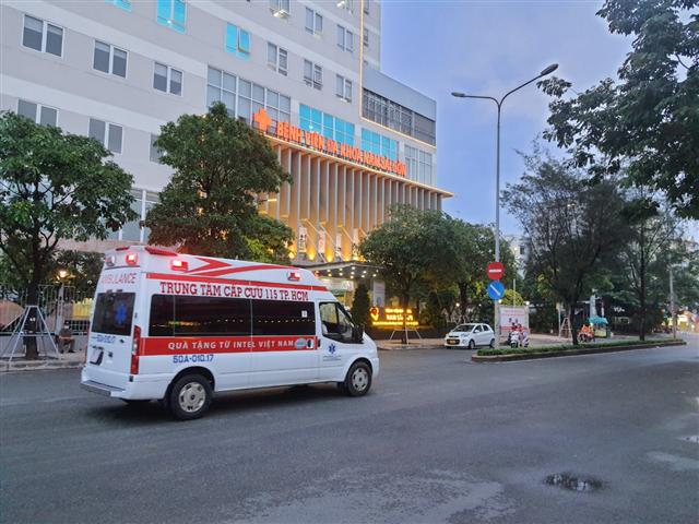 TP.HCM: Phong tỏa Bệnh viện Nam Sài Gòn vì kỹ thuật viên xét nghiệm dương tính Covid-19