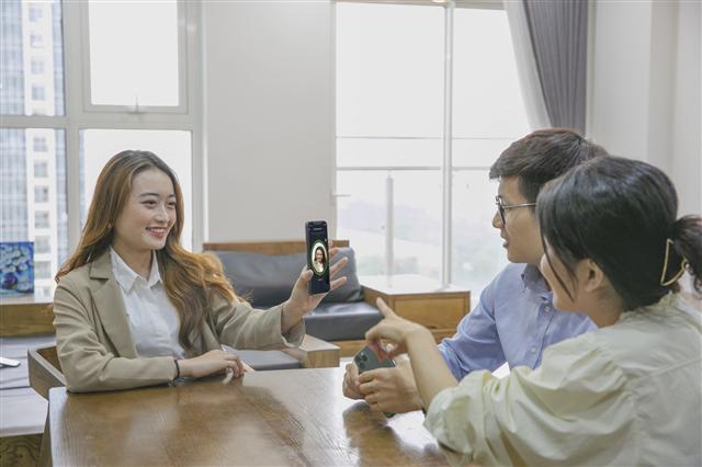 Vietcombank launches eKYC, allowing customers to open accounts anywhere within minutes