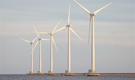Investors pump billions into offshore wind power plants