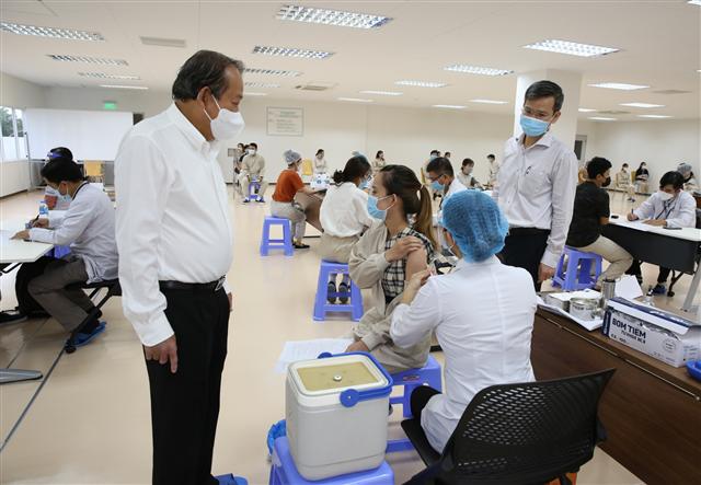 TPHCM khởi động chiến dịch tiêm 836.000 liều vaccine phòng COVID-19