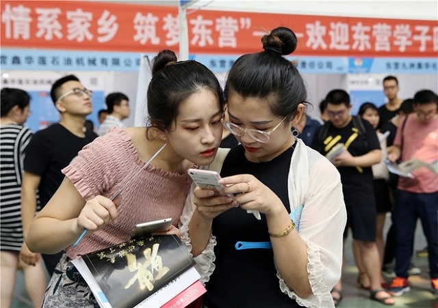 Số người trẻ thất nghiệp tại thành thị Trung Quốc tăng gấp đôi