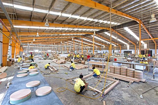 Vietnam mulls ways to overcome raw material shortages