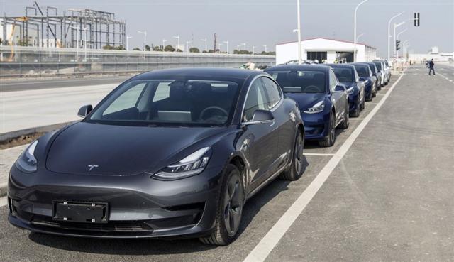 Gần 300.000 ô tô điện Tesla ‘lãnh án’ triệu hồi