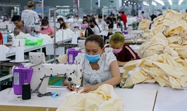 Garment firms with more orders have less workers