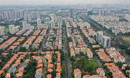 Real estate investors under strong pressure to lower prices