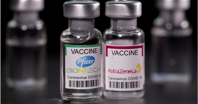 Tiêm đủ 2 liều vắc xin Pfizer hoặc AstraZeneca có thể chống lại biến chủng Delta