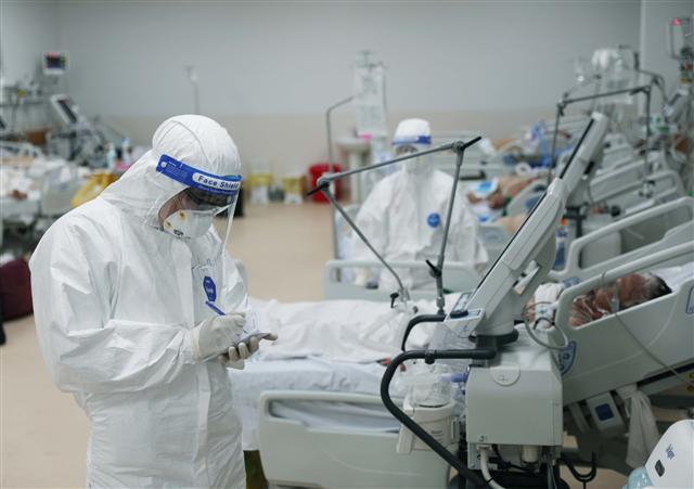 TP.HCM đề nghị Bộ Y tế hỗ trợ 5.000 nhân viên y tế để chống dịch Covid-19