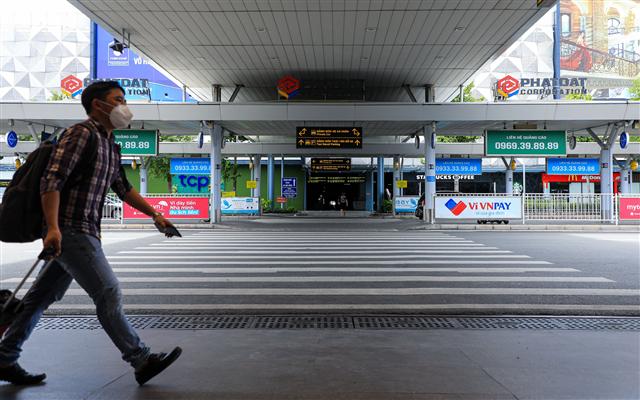 Sân bay Tân Sơn Nhất vắng lặng ảnh 5