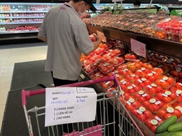 Hanoi supermarkets overwhelmed by online orders