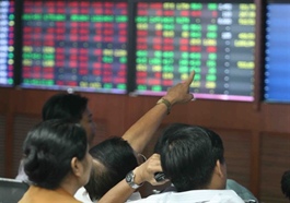 Bank stocks help VN-Index inch up