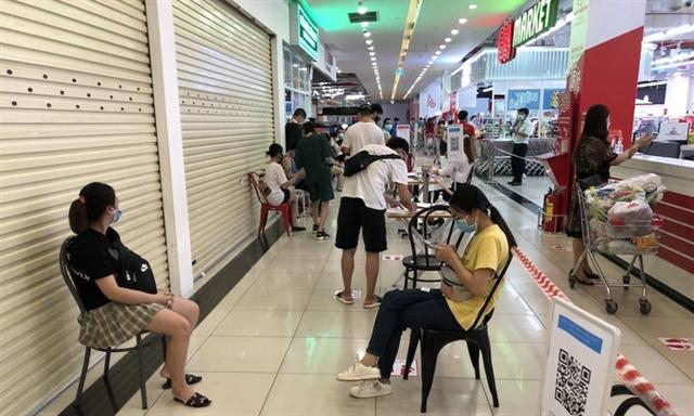 Hanoi supermarkets limit customer numbers