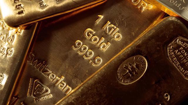 Một năm sau kỷ lục giá trên 2.000 USD/oz, vàng đang “thất thế”?