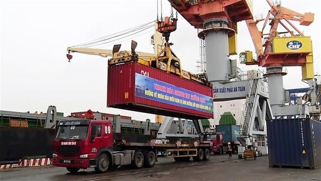 VIMC “Maritime Bridge” brings goods to pandemic-hit areas