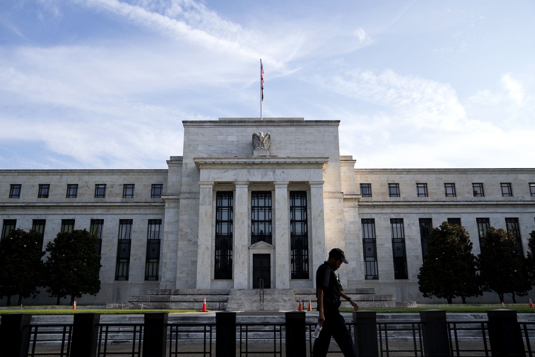 Giới đầu tư toàn cầu chờ đợi kết quả cuộc họp báo công bố quyết định điều hành lãi suất định kỳ của FOMC (Fed)