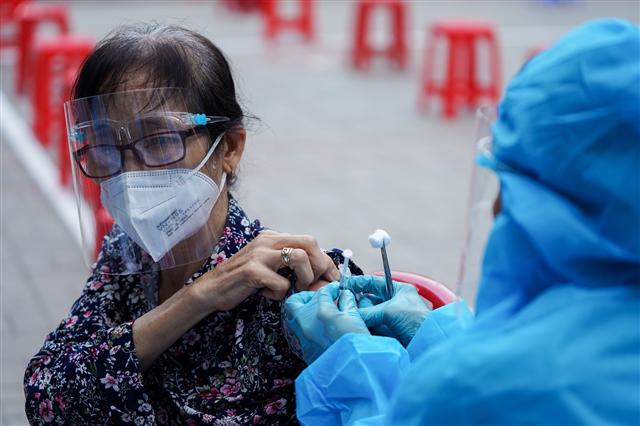 Tiêm đủ 2 liều vaccine Covid-19 tại Việt Nam ảnh 1