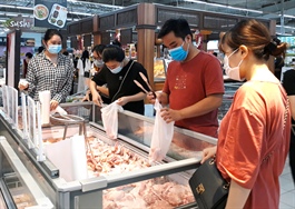Hanoi requests grocery retailers to ensure compliance with disease prevention