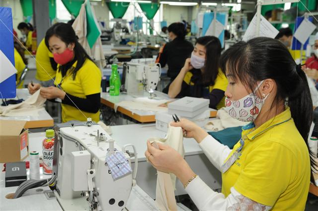Covid-19 is shrinking the textile and garment industry 