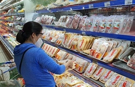 HCMC supermarkets welcome customers in low risk areas