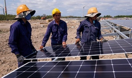 Chinese solar panel producer invests $500 mln in Vietnam