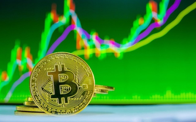 Giá Bitcoin vượt mốc 50.000 USD/đồng