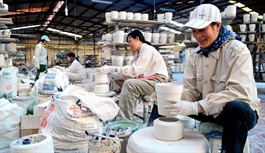 Vietnamese businesses prompt actions for economic revival