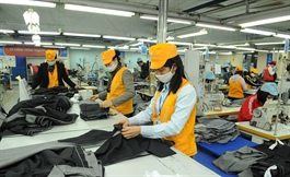 Enhancing economic competitiveness to help Vietnamese businesses regain confidence: Experts
