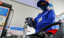 Global hike pushes Vietnam fuel price to 7-year high