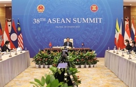 PM attends five conferences on first day of 38th, 39th ASEAN Summits and Related Summits