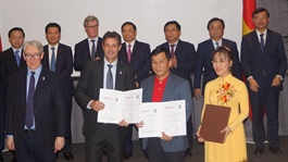 26 deals signed between Vietnamese, British companies